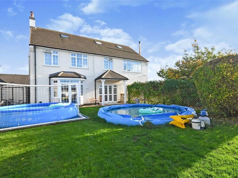 Six-bed detached house, Mansfield, £465,000