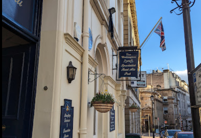 The pub has a 4.6 rating from 877 reviews. One customer said: “What a fantastic traditional pub, great choice of ales, craft lagers etc.”