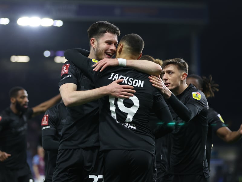 Matches played: 16. Points: 37.