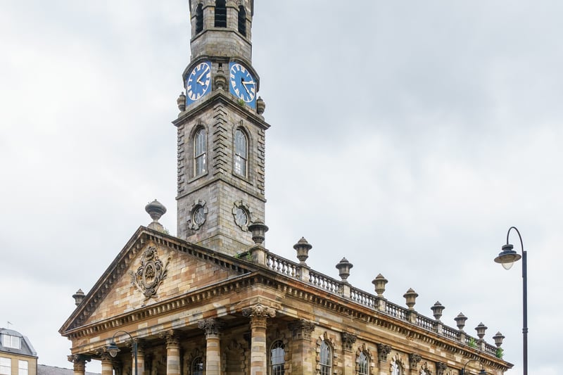 The church, inspired by St Martin-in-the-Fields in London, was built between 1739 and 1756 by Master Mason Mungo Naismith, and designed by Allan Dreghorn. It is considered one of the finest classical churches in Scotland.