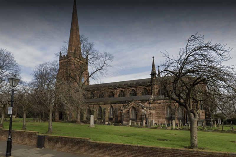 The church is one of the city’s oldest buildings. It has many high quality monuments dating from 1360 to 2018. These include 3 chest tombs commemorating the Arden family who were ancestors of William Shakespeare. There is also a Shakespeare window.