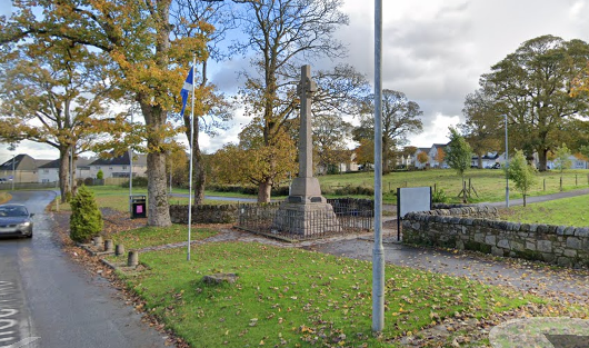 The suburb was the site that Scottish leader William Wallace was handed over to English forces in 1305. At the location, there is a monument in tribute to him. Farmer Rab Rae (or Raa) is said to have tipped off Sir John de Menteith who then betrayed Wallace with the farmer then being rewarded by having the area named after him. 