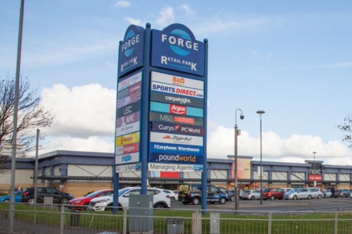Located just a ten minute walk away from Celtic Park, Scotland’s fourth largest retail park is a popular pre and post match stop-off for fans, boasting plenty of food options. 