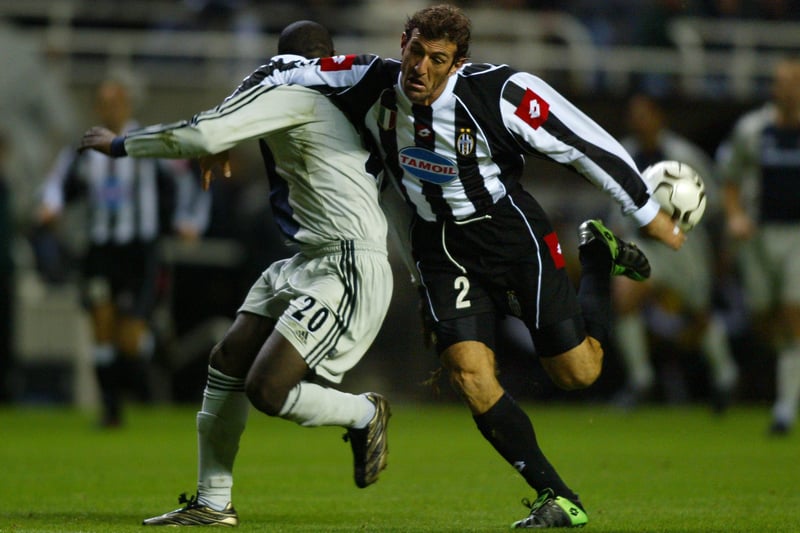 Newcastle's Tresor Lua Lua gets hooked up with Juventus' Ciro Ferrara during the Champions League Group E match at St. James's Park in Newcastle 23 October 2002. AFP PHOTO Adrian DENNIS (Photo credit should read ADRIAN DENNIS/AFP via Getty Images)