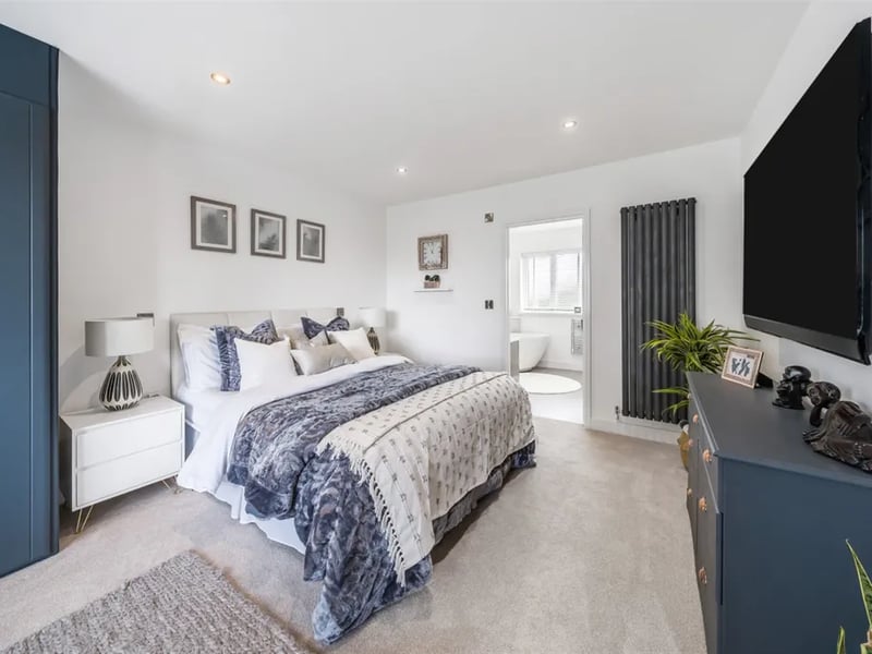 Second bedroom with en-suite