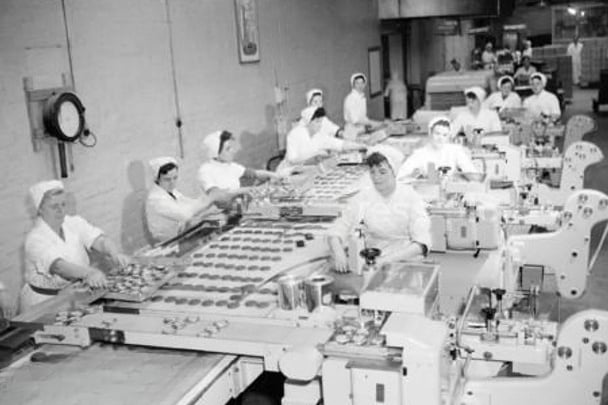 Yoyo biscuits were made right here in Glasgow at the old Macdonald & Sons bakery in Hillington, and they were a firm favourite of many young Glaswegians back in  the day. Pictured here you can see the factory workers mid-packaging of the classic yoyo biscuit