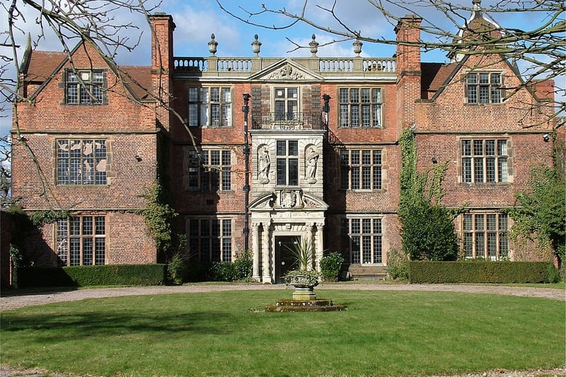 This is a Grade I listed building that was built between 1557 and 1585 by Sir Edward Devereux, 1st Baronet of Castle Bromwich, MP for Tamworth in Staffordshire. The Hall is famous for having twelve windows (one for each Apostle) and four dormers above (one for each Evangelist). It has been turned into a hotel but a tour of the gardens is open to the public. The gardens are open from Wednesday to Sunday 10:30am – 4:30pm usually but might change during winters. Photo - TrueMan/Creative Commons Attribution-Share Alike 3.0 Unported)
