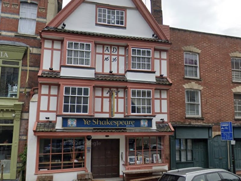 Ye Shakespeare is one of the city’s oldest pubs, with parts of the building dating back to 1636. It was first used as a dairy before being converted into a pub in the mid-1800s. In 2020 it benefited from a refurbishment.