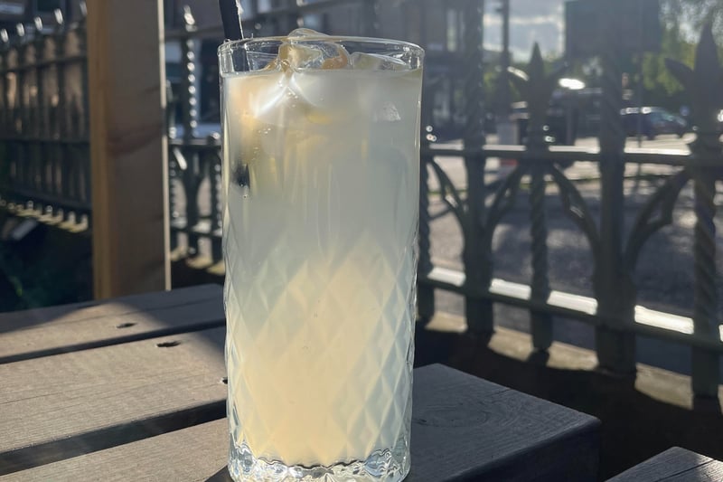 Secession is only a matter of metres away from Kelvinbridge subway and is a perfect spot to sit out in the summer on warm days and enjoy a drink. 