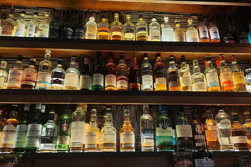 Situated near to Kelvingrove Park, DRAM! is a popular spot with locals and students and have over 70 whiskies on offer. Based on reviews, they have a rating of 4.4 along with The Piper Whisky Bar and Oran Mor. 