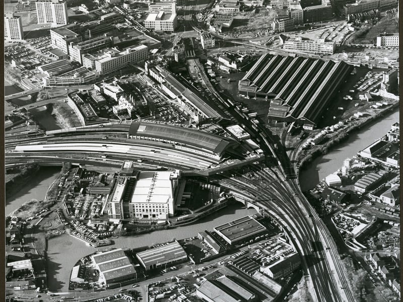 The date on this aerial shot is unknown, but by the now gone Bristol Harbour Railway between the Temple Meads passenger station and Good Shed we can tell it was pre-1983.
