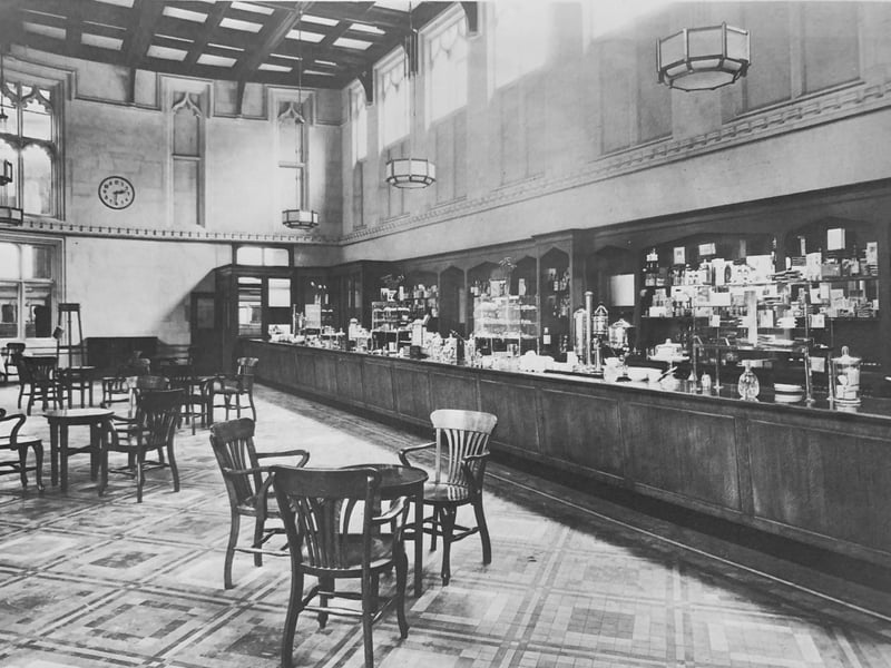 So much to choose from behind the counter at the refreshment room at Temple Meads in the 1930s. Today, passengers have Hart’s Bakery, M&S, Starbucks and Upper Crust to choose from.