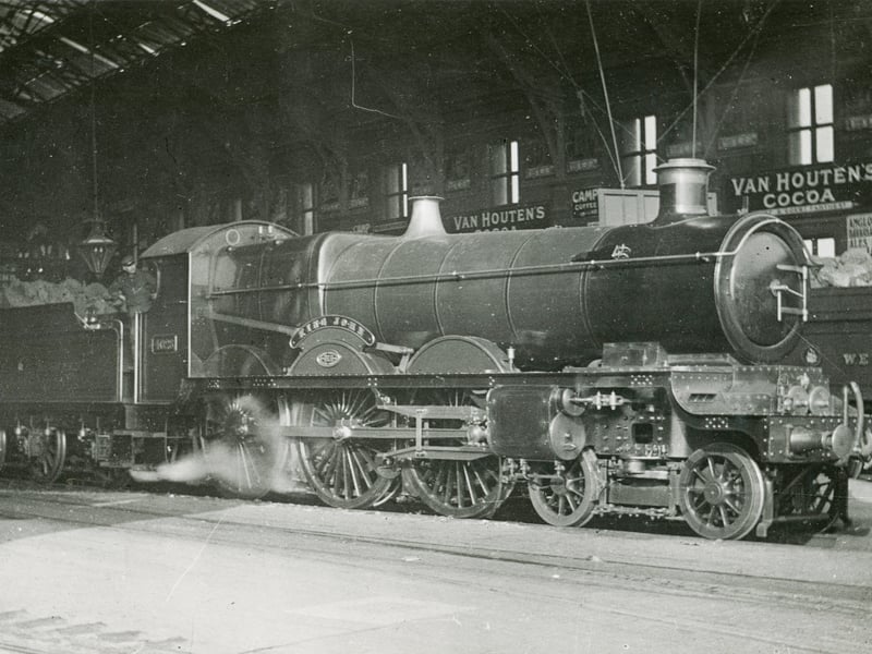This picture from 1913 shows a GWR Star Class locomotive ready to depart for the west. This locomotive was built as King John in 1909 before being renamed The Roumanian Monarch in 1927. It was withdrawn in 1951.