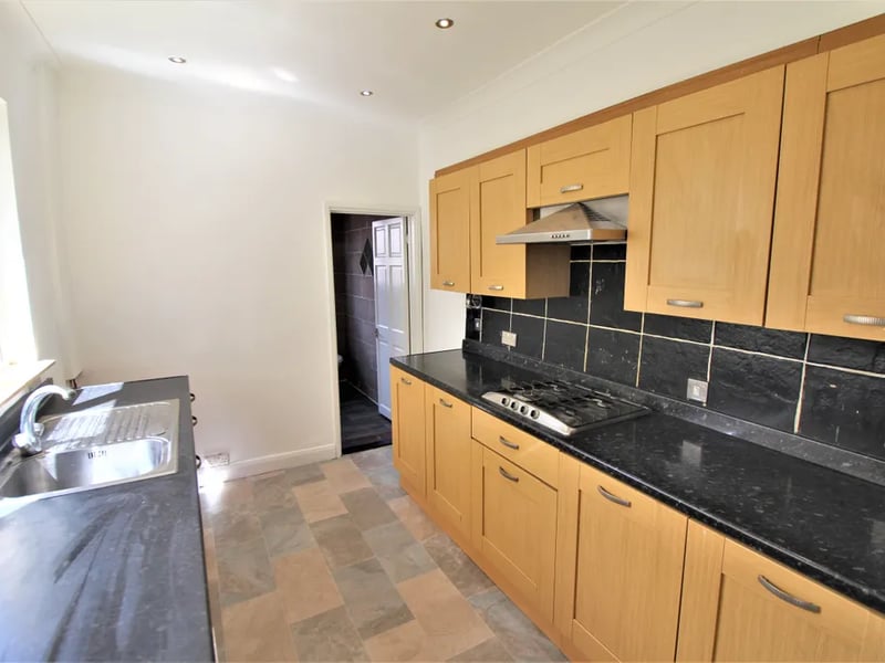 Another view of the kitchen 