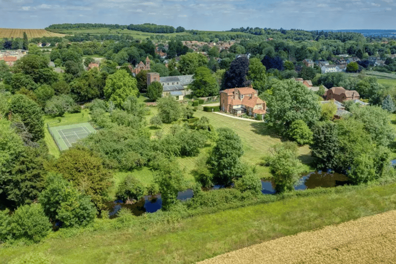 An aerial view of Brightwell Manor (Credit: Knight Frank)