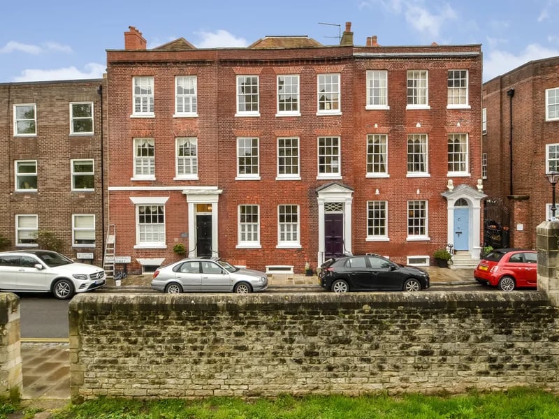 This property is located on St Thomas’s Street