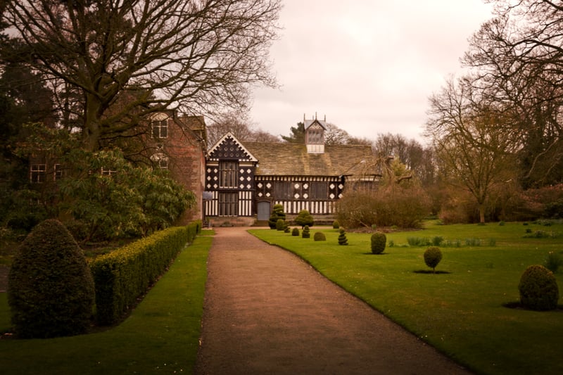 Rufford Old Hall was built in about 1530 for Sir Robert Hesketh and only the Great Hall survives from the original structure. Now a National Trust property, the Tudor building is surrounded by Victorian and Edwardian gardens. There is a cosy team room and woodlands to explore.