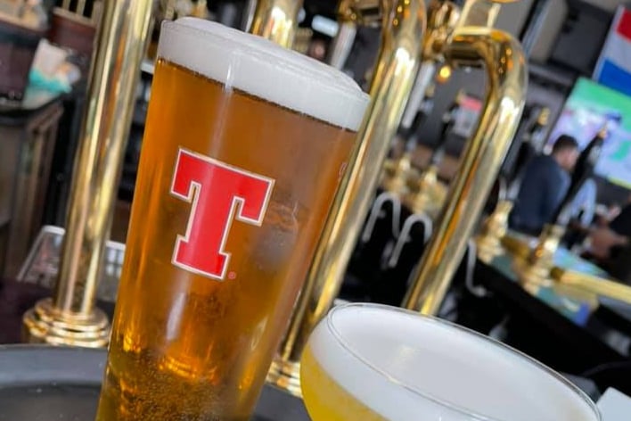 There’s no better place to take a wander down to from the University of Glasgow than Tennent’s Bar on Byres Road. You’ll be met with a warm welcome and be served a cracking pint. 