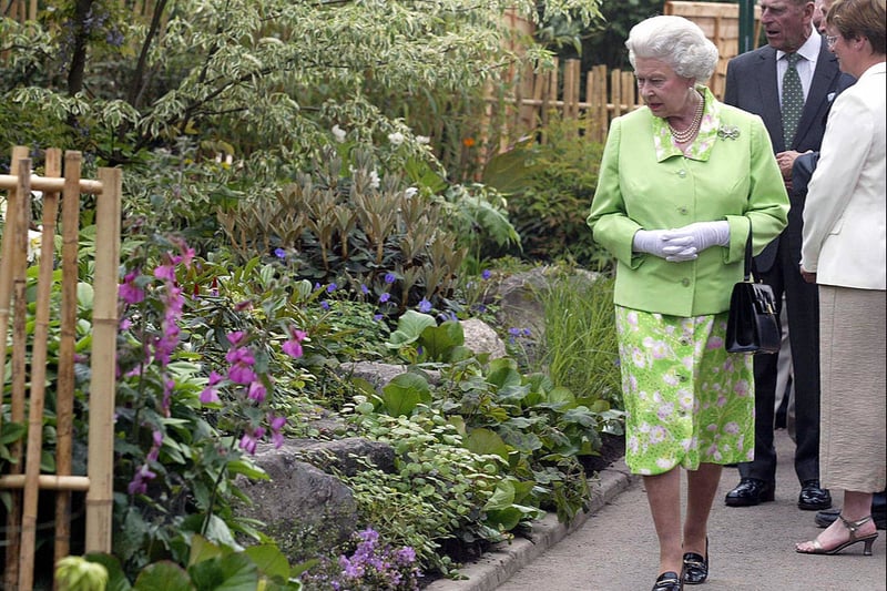 The Queen at the Chelsea Flower Show’s bicentenary event.(Photo by RICHARD POHLE/AFP via Getty Images)