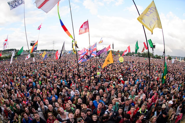 The crowds waiting for Elbow to take to the stage back in 2014