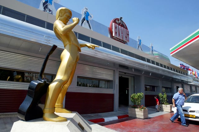 Located in Neve Ilan, Israel, next to a diner beside a gas station sits a cafe containing over 700 pieces of Elvis memorabilia. Outside is the world’s largest Elvis Statue at five metres tall. However, rather than sporting his signature flares, Presley seems to be wearing skinny jeans and what seems to be a t-shirt with a collar. 