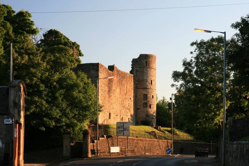 Work is currently underway so that Strathaven Castle can once again be accessed by visitors with a group being set up in February 2023 to promote the repair of the Strathaven landmark. 