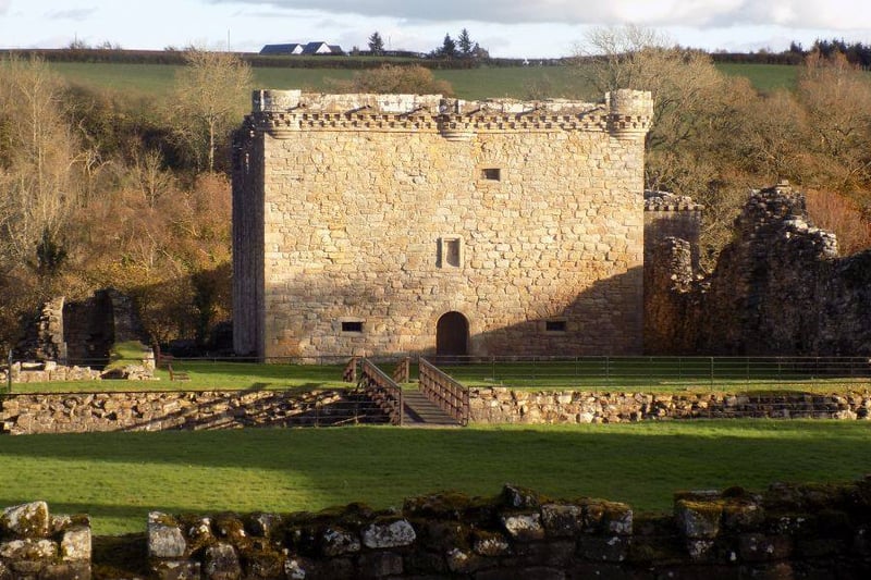 Located above the River Nethan, this castle was built around 1530. It became associated with Walter Scott’s Old Morality published in 1830 which made it a popular visitor spot. The castle is temporarily closed but is located around 40 minutes from Glasgow. 