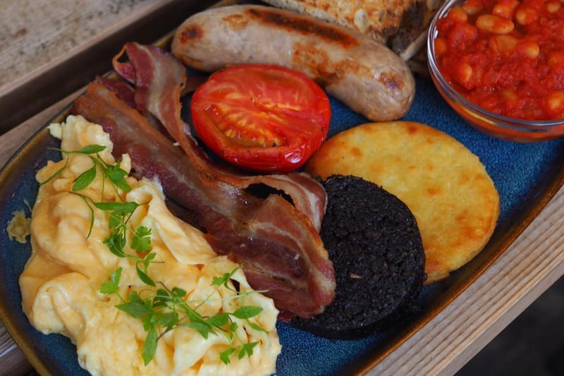 Singl-end pride themselves on using the freshest of ingredients in their meaty breakfast which includes Loch Byre free range sausage. You can also find their other premises near the University of Strathclyde. 