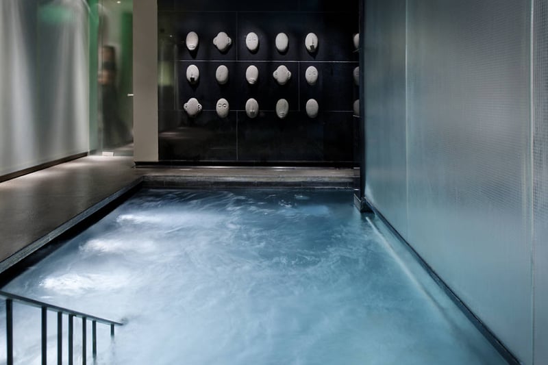 The Mandarin Oriental offers a fitness and wellness centre complete with personal trainers and a full-sized swimming pool. Other highlights include the Amethyst Steam Room and the English Rose massage.