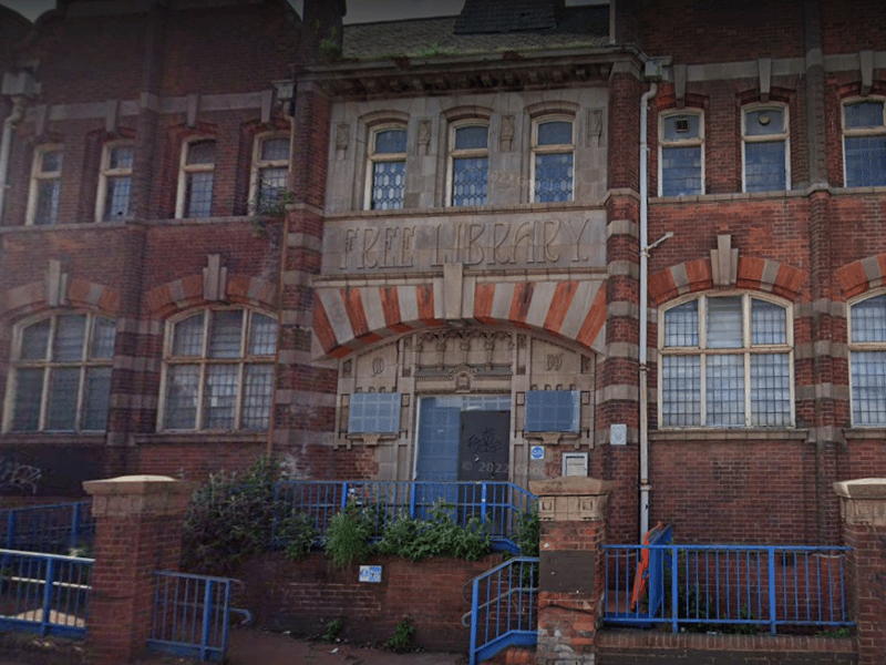 The library initially opened in the early 1900s. The library is currently under the control of the city council but has been closed for a few years