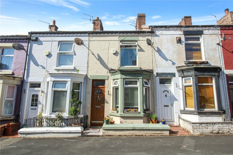 This charming two bed terrace house, situated in the ever-popular L17 district, has gone on the market for £200,000. Let’s take a look inside.