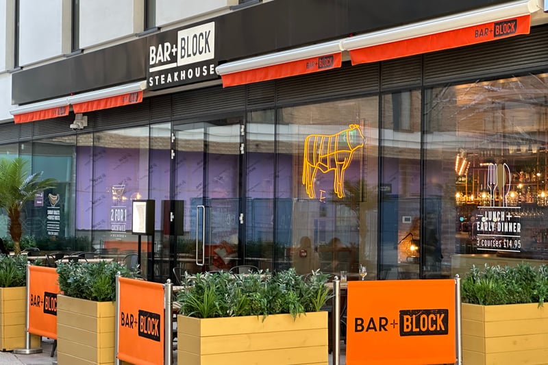 This steakhouse serves more than just steaks. You can find Mac & Cheese Bites (v) as well as Truffle-Flavoured Mac & Cheese (v). The restaurant opened in March in Exchange Square. They already had one venue in the city, in Waterloo Street. 