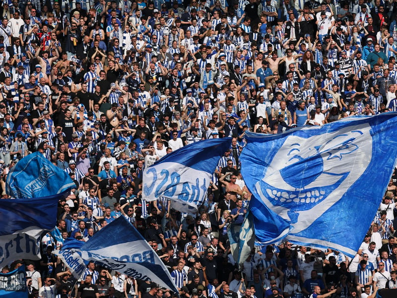 Average attendance: 53,652