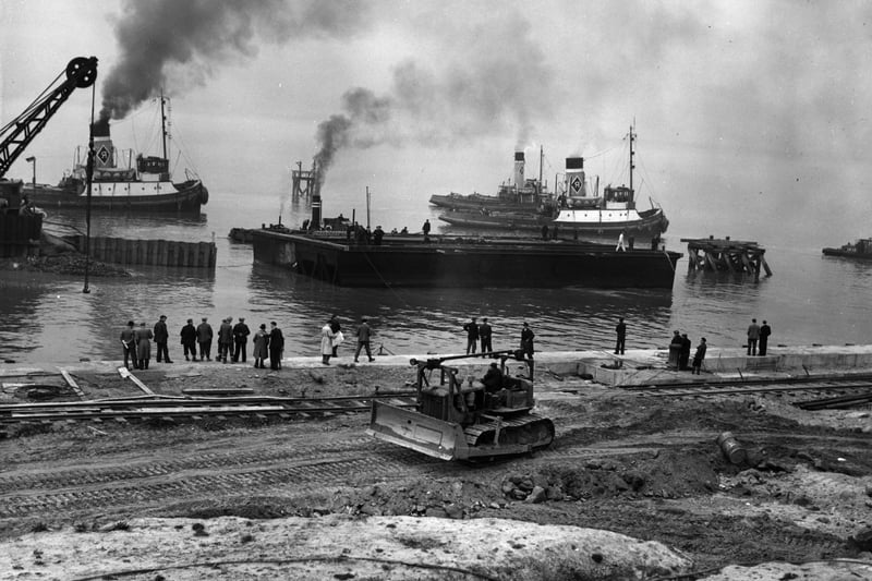 29th April 1952:  A 1,700 ton lock gate being towed towards the Manchester Ship Canal near Eastham.  (Photo by Hall/Fox Photos/Getty Images)