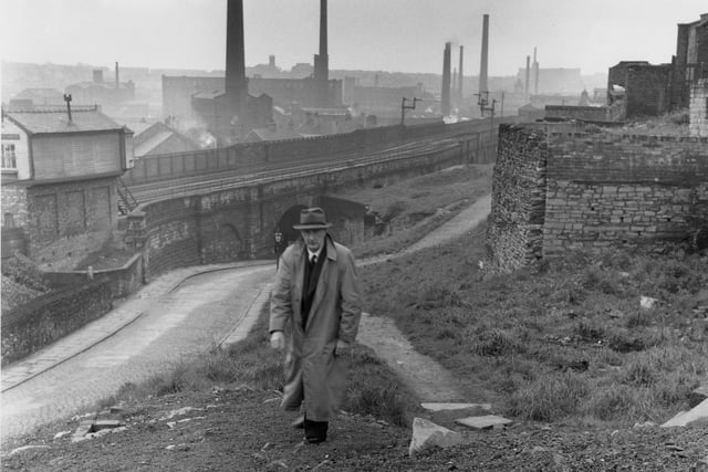 English artist L. S. Lowry (1887 - 1976) on a note-taking expedition around Manchester, UK, April 1958. (Photo by Frank Martin/BIPS/Hulton Archive/Getty Images)