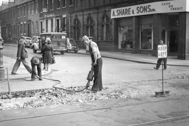 Removing tram tracks at Junction of Borough Road and Frederick Street in 1952.