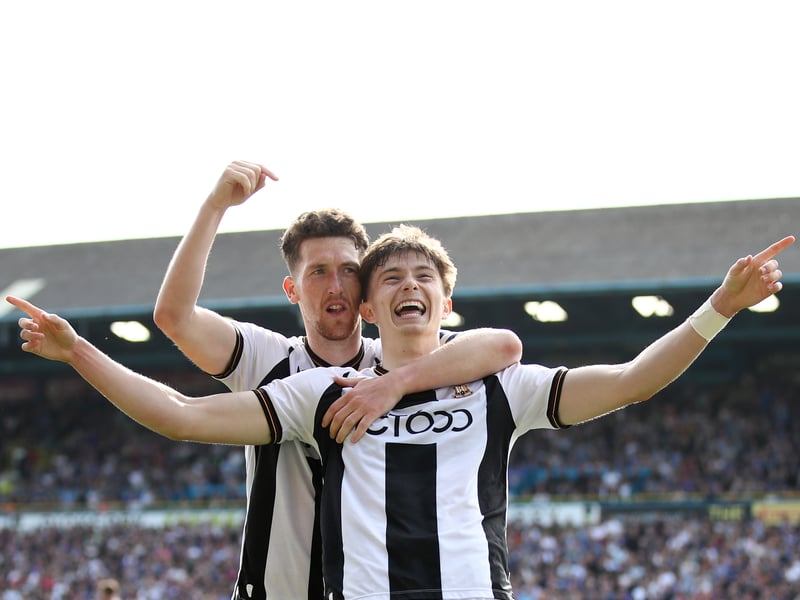 The winger has joined St Pauli on loan from Crystal Palace.