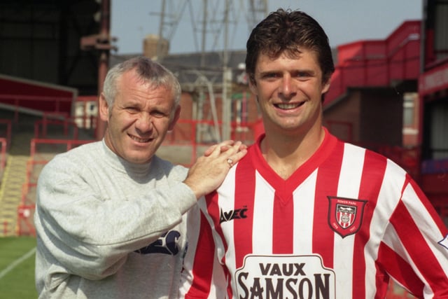 Niall Quinn signs for Sunderland in 1996, with Peter Reid there to greet him.