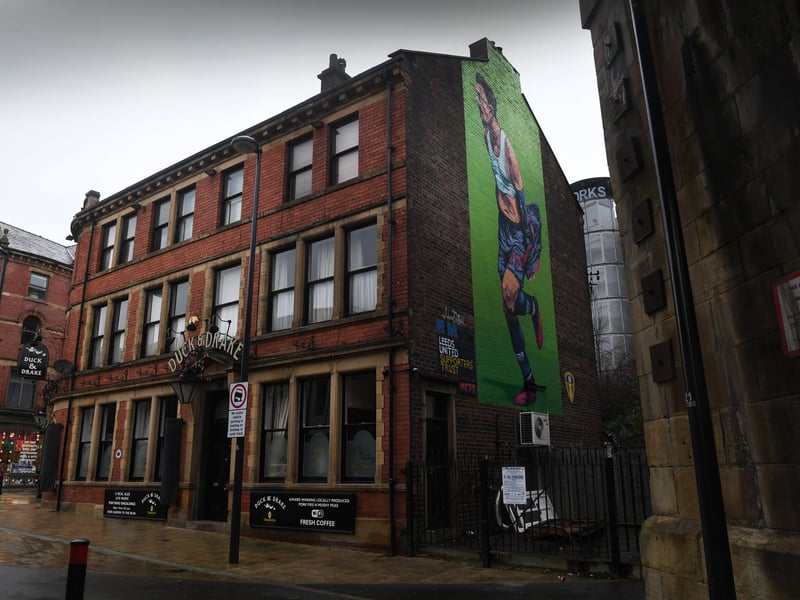 According to reader Sue Openshaw, Duck & Drake has a "lovely and comfortable beer garden at the back". An opinion she shares with numerous other readers.