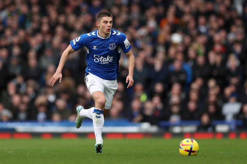 Similar to their centre-back issues, Everton possess a 34-year-old Seamus Coleman, an injury-prone but promising Nathan Patterson and Vitalyi Mykolenko as full-back options. As mentioned Godfrey can play either side, but it is certainly an area that needs improving. Mykolenko offers little threat going forward, and the club can’t rely consistently on Coleman, despite his brilliant efforts, due to his age going into next season. A player such as James Justin would be a smart signing, having just been relegated with Leicester. Despite injury issues, he would be a cheap acquisition and is capable of playing either full-back position.