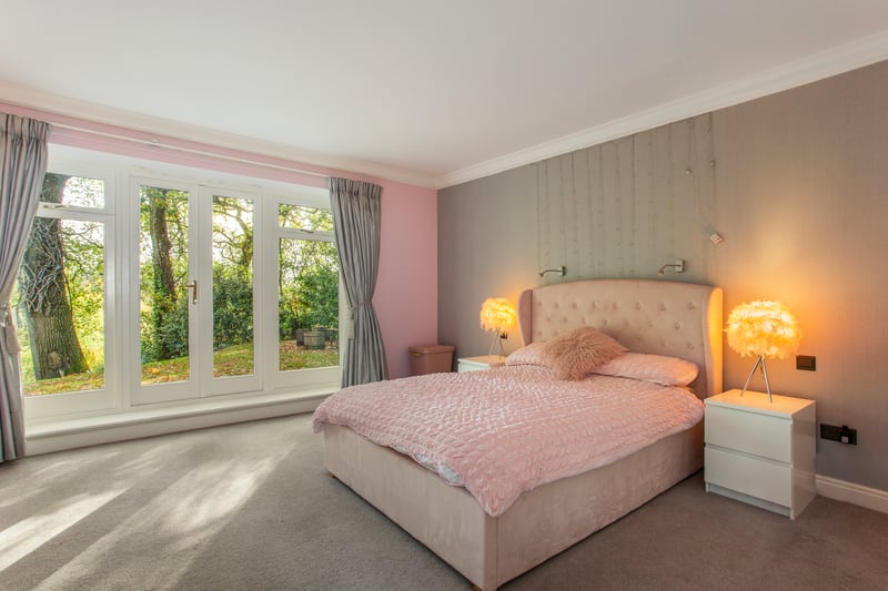 All six bedrooms have the luxury of en suite facilities.