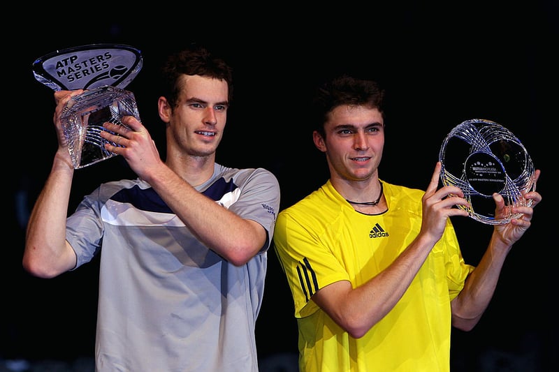 A straight sets win over France's Gilles Simon handed Murray the 2008 Madrid Masters tennis tournament title at the Madrid Arena.