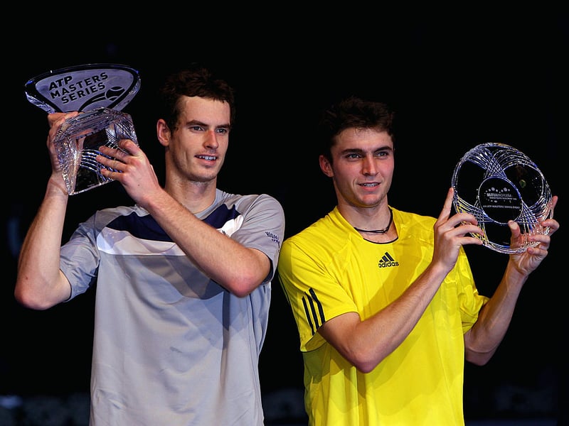 A straight sets win over France's Gilles Simon handed Murray the 2008 Madrid Masters tennis tournament title at the Madrid Arena.
