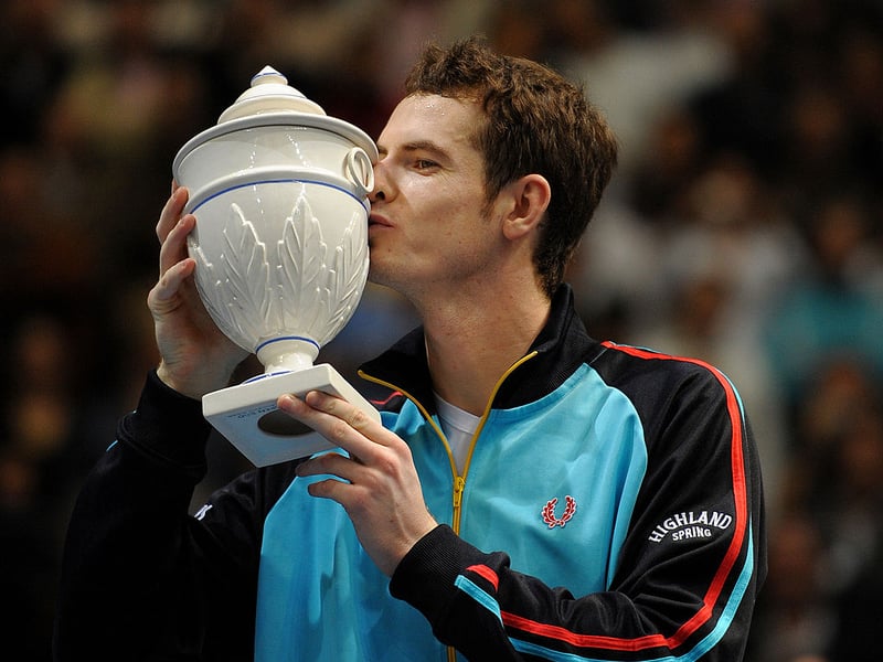 Murray's final win of 2009 came in the ATP 500 World Tour Valencia Open tennis tournament. Mikhail Youzhny of Russia was the losing finalist.
