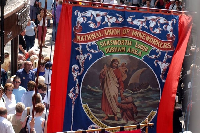 Silksworth Lodge banner bathed in the 2003 sunshine as it passes the Magdalene Steps.