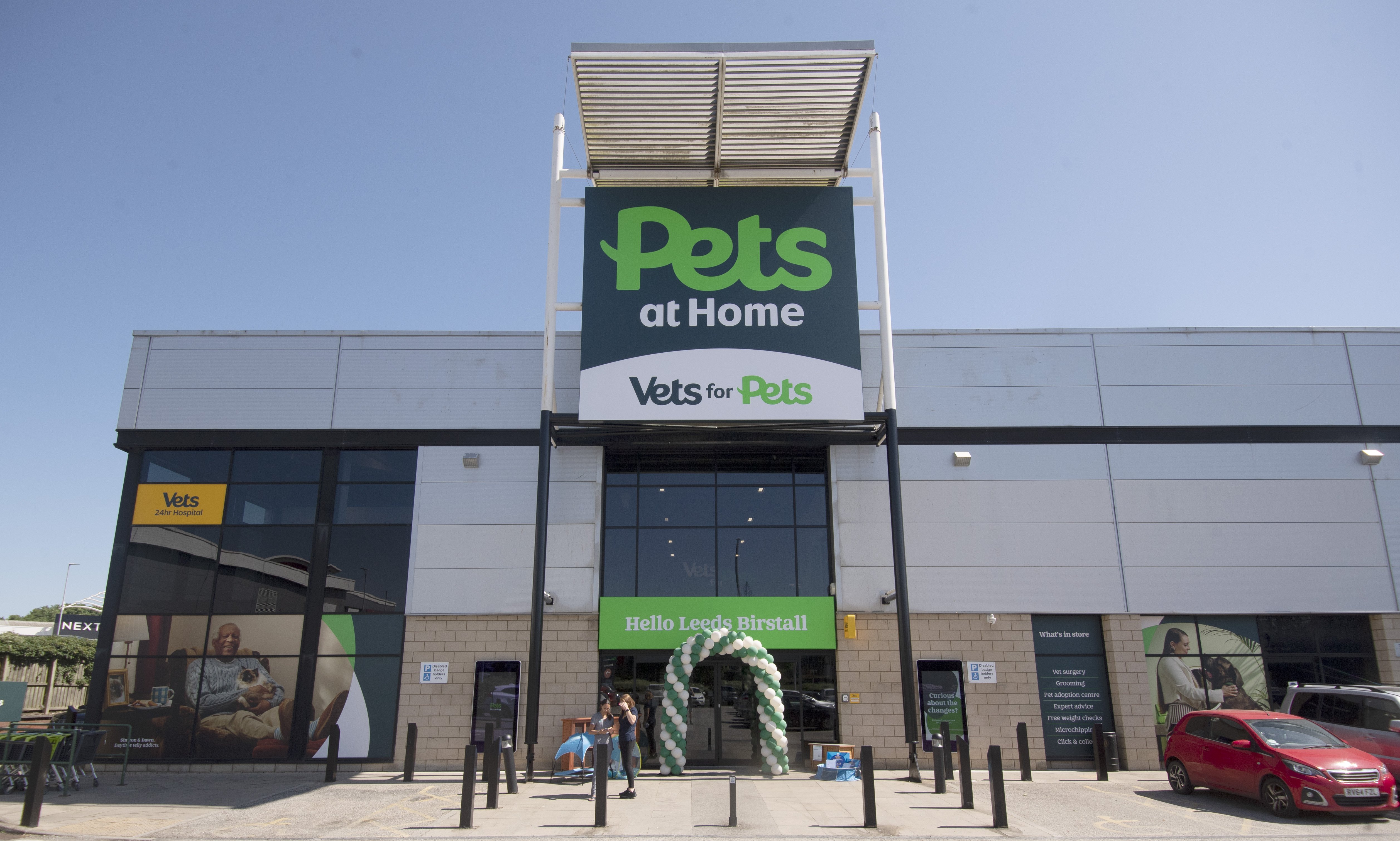 The new Pets at Home in Birstall opened its doors on Wednesday.