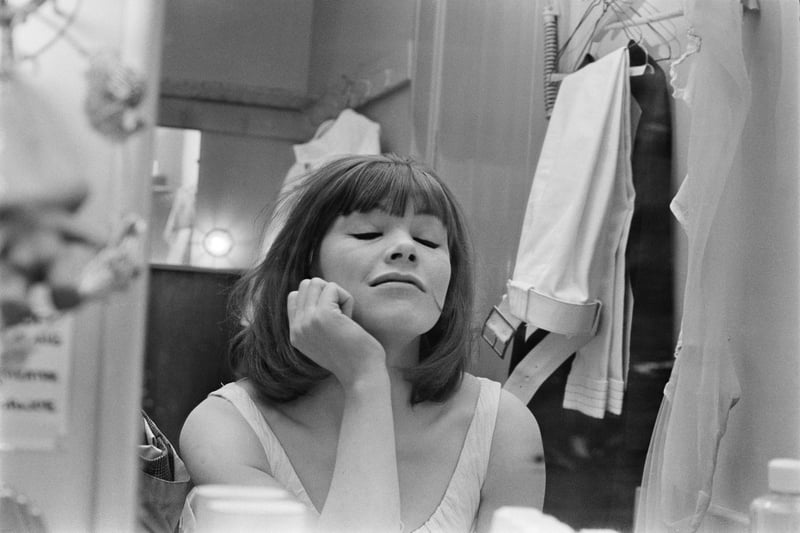In her dressing room at the Martin Beck Theatre during the Broadway run of the Royal Shakespeare Company’s Marat/Sade, in which Jackson played Charlotte Corday. (Photo by Harry Benson/Daily Express/Hulton Archive/Getty Images) 