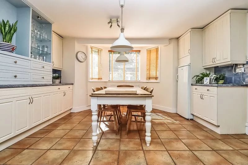 Fitted kitchen