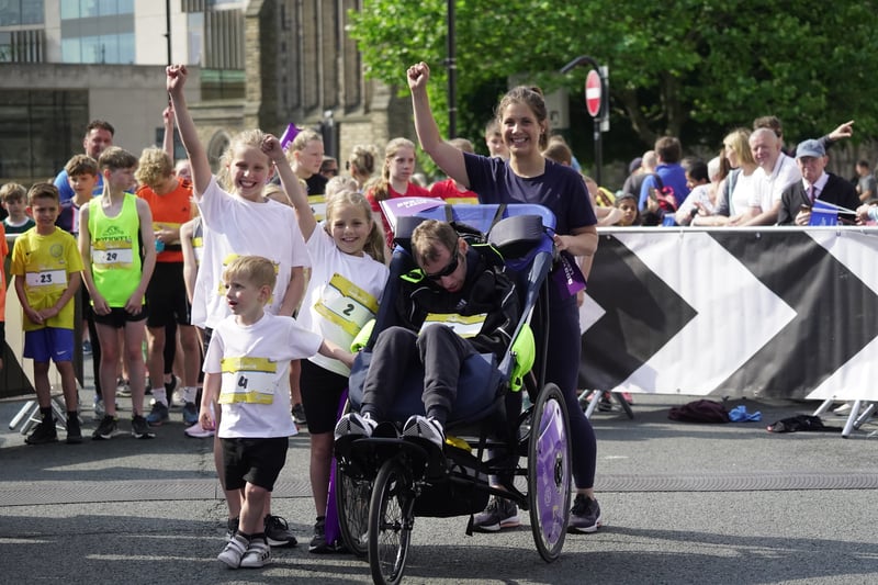 Leeds Rhino’s legend Rob Burrow, his wife Lindsey and children Macy Maya and Jackson at the start of the Leeds Mini race. Photo: Run For All