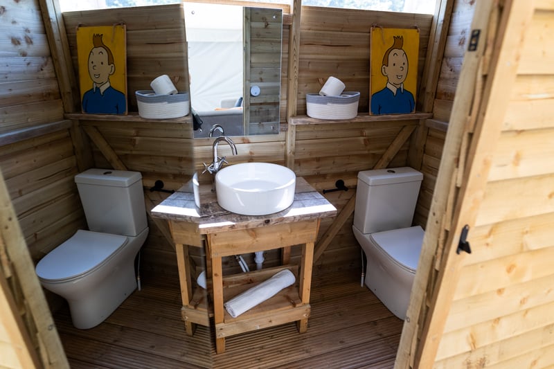 The pop-up hotel is equipped with toilets and sinks... not like the one’s inside the festival 